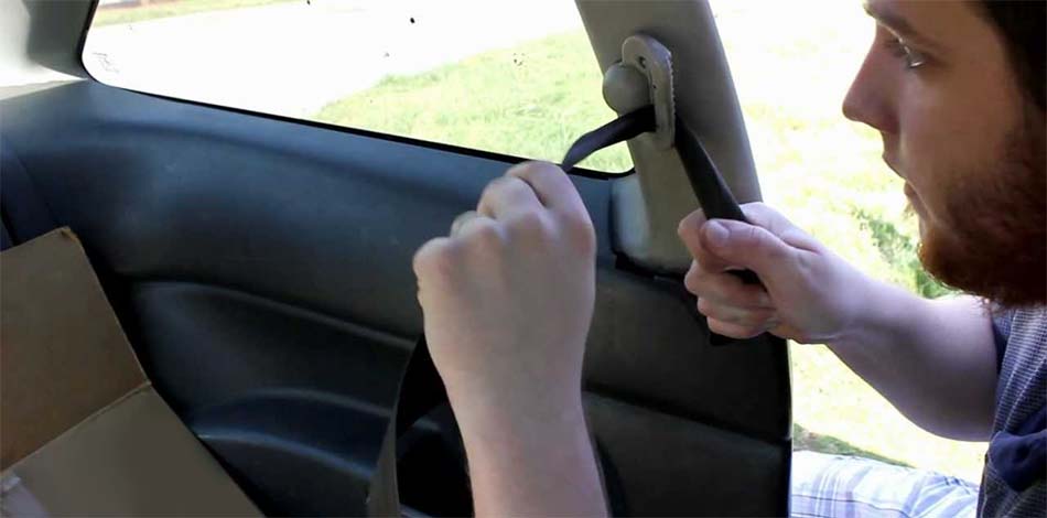 How to Fix a Car Seat Belt
